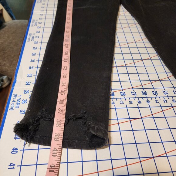 Good American Classic Chewed Hem Slim Straight Jeans NWT Black Size 14 - Picture 3 of 16